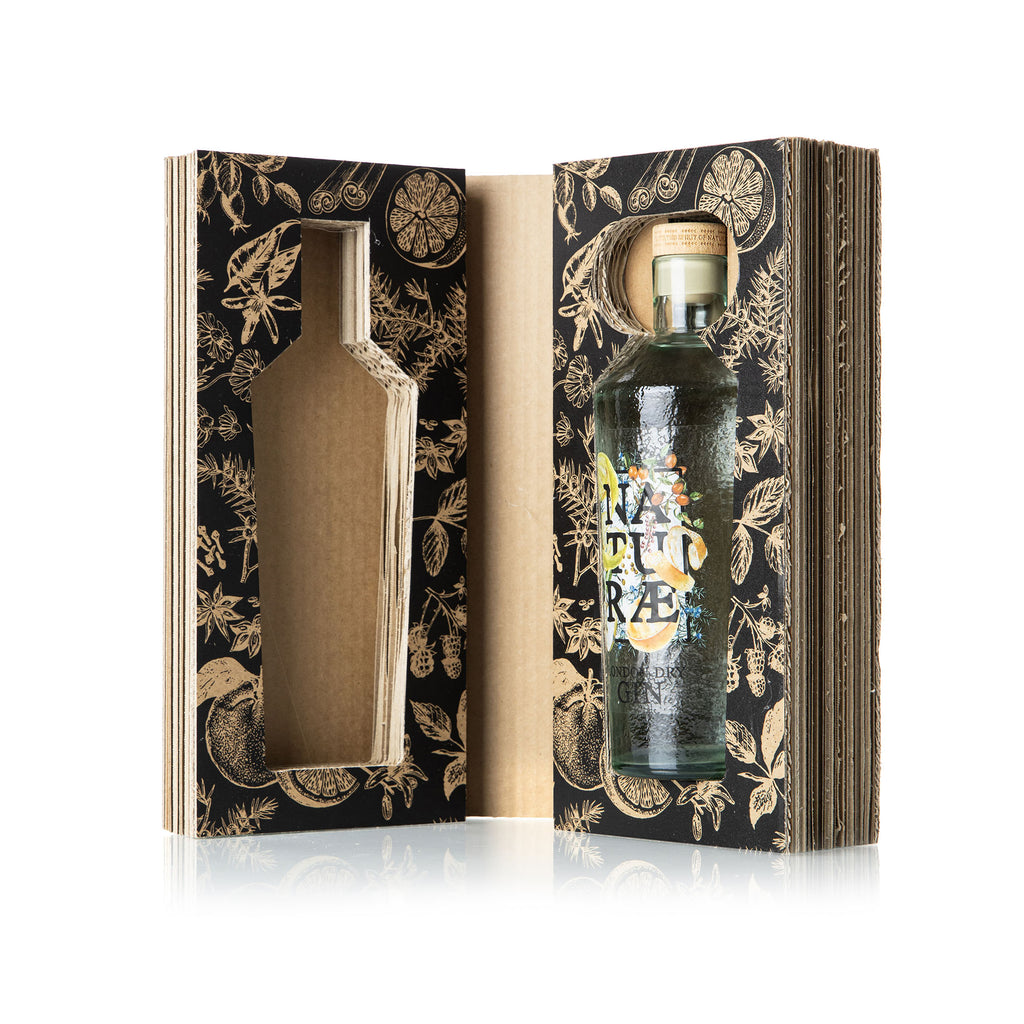 Naturae Gin Fructetum con astuccio sostenibile, London Dry Gin agrumato con arancia e bergamotto, firmato Naturae Spirits.