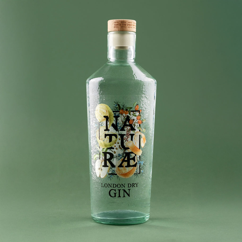 Naturae Gin Fructetum, London Dry Gin dal profilo agrumato e speziato, con note di arancia e bergamotto, distillato artigianalmente in Italia.