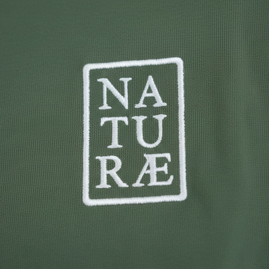 T-shirt verde Naturae Spirits con logo ricamato